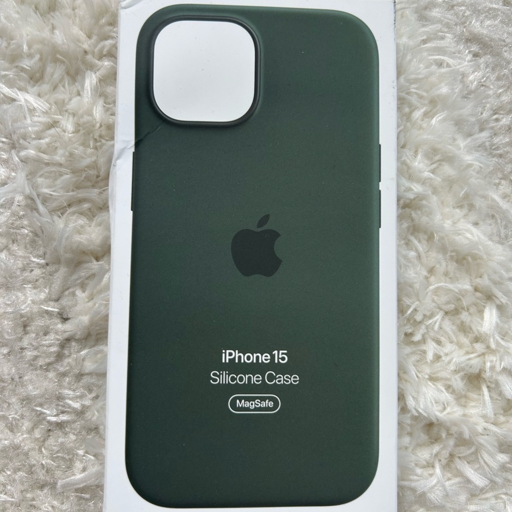 Apple Green Silicone Case for iPhone 15